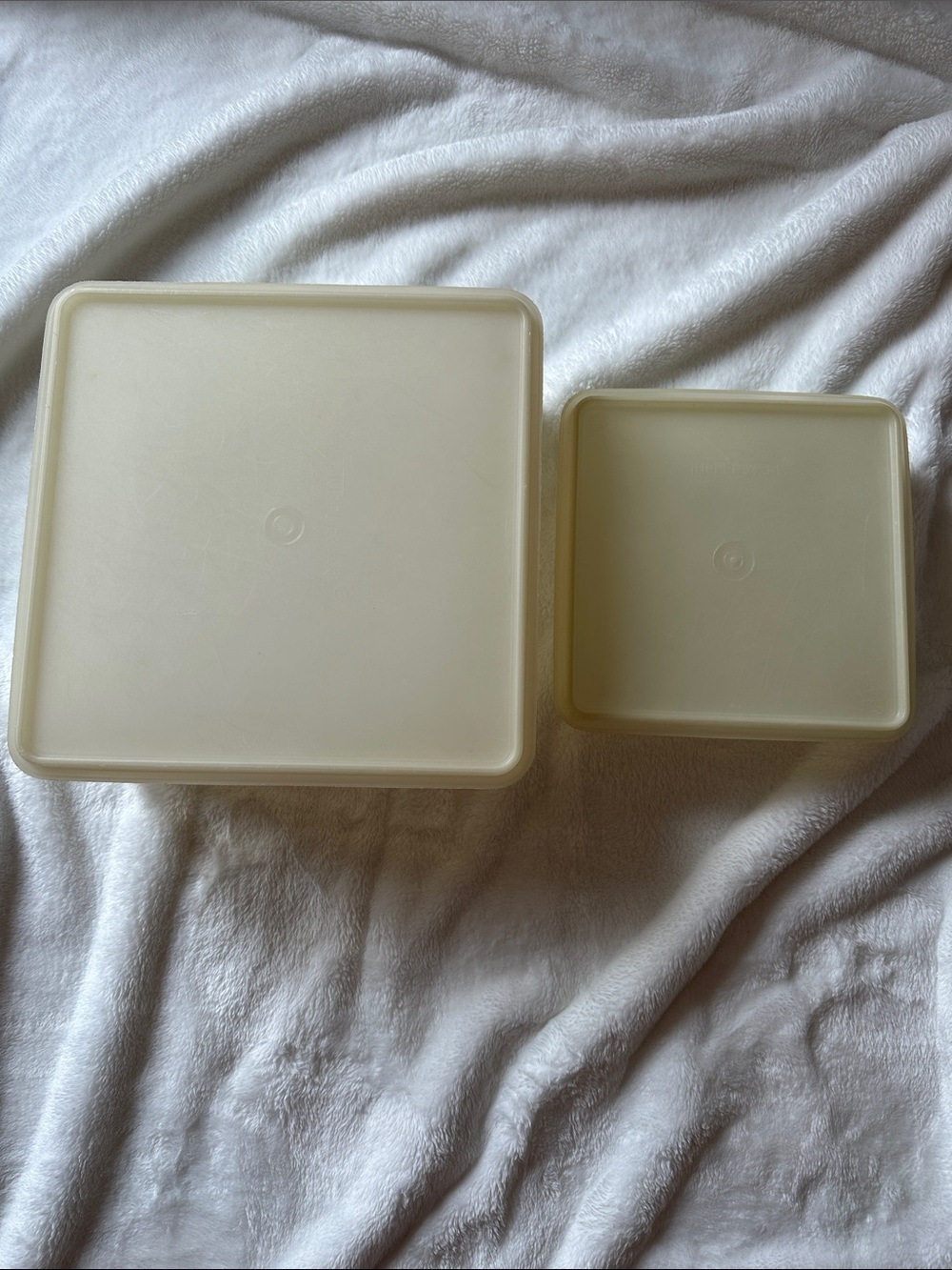 TUPPERWARE Vintage 1970’s Cream Square Food Storage Containers Set of 2 Classic!